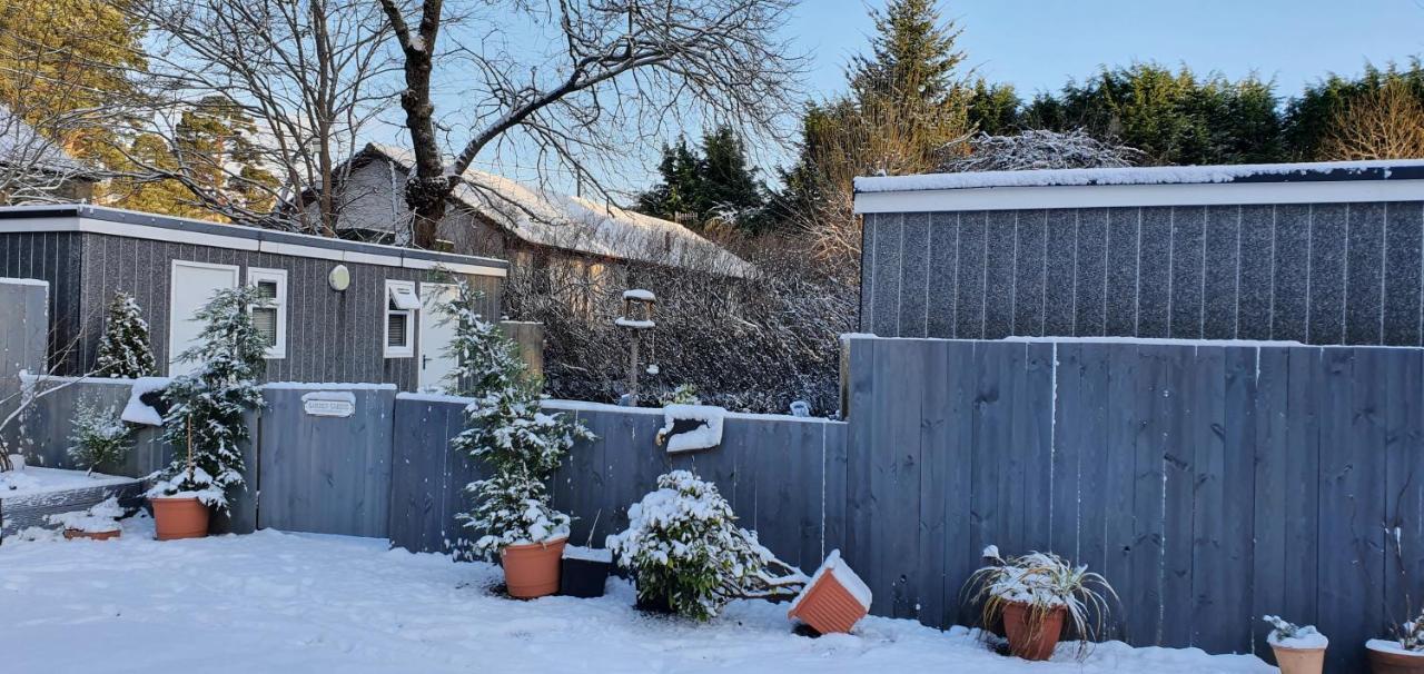 Kingussie Garden Cabins ภายนอก รูปภาพ